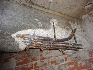 Die eingedrungene Feuchtigkeit hat im Laufe der Jahre große Schäden wie hier an der Decke verursacht