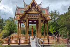  Die Thai-Sala im Münchner Westpark im Ganzen 