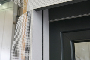  Die „Schweizer Variante“ bietet eine elegante Lösung zur Integration von Sonnenschutzsystemen in vorgefertigte Bauteile  