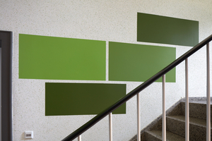  Grüne Akzente im Treppenhaus übertragen Gestaltungselemente der Fassade ins Innere 