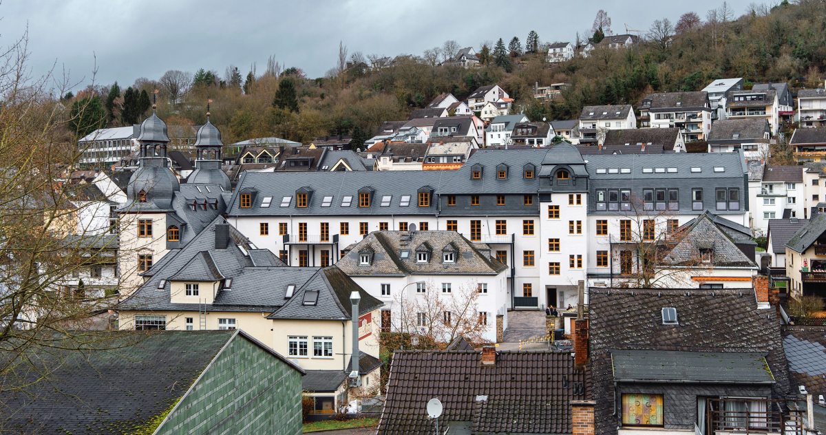 Der Gebäudekomplex der Wildburg in Vallendar besteht aus drei Teilen: aus historischer Burg, einem Anbau aus dem 19. und einem weiteren aus dem 20. Jahrhundert 