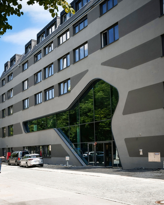 Um die älteste Stadt-Jugendherberge Deutschlands bestens für die Zukunft aufzustellen, erfolgten eine umfangreiche Modernisierung des denkmalgeschützten Altbaus sowie die Erweiterung durch einen Neubau