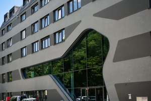  Um die älteste Stadt-Jugendherberge Deutschlands bestens für die Zukunft aufzustellen, erfolgten eine umfangreiche Modernisierung des denkmalgeschützten Altbaus sowie die Erweiterung durch einen Neubau 