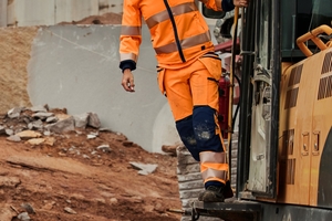 Fristrads kombiniert die Handwerkerinnenhosen mit den gleichen gewerketypischen Funktionalitäten wie die Herrenmodelle 