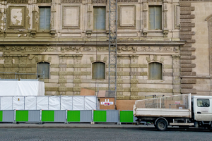 Gerüst an der seineseitigen Louvre-Fassade  während der Reinigung  