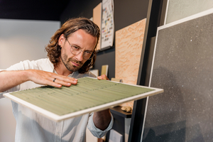  Für die Visualisierung der Gestaltungsentwürfe können Handwerkerinnen und Handwerker auf Echtmuster aus verschiedenen Sparten des Brillux Vollsortiments zurückgreifen. 