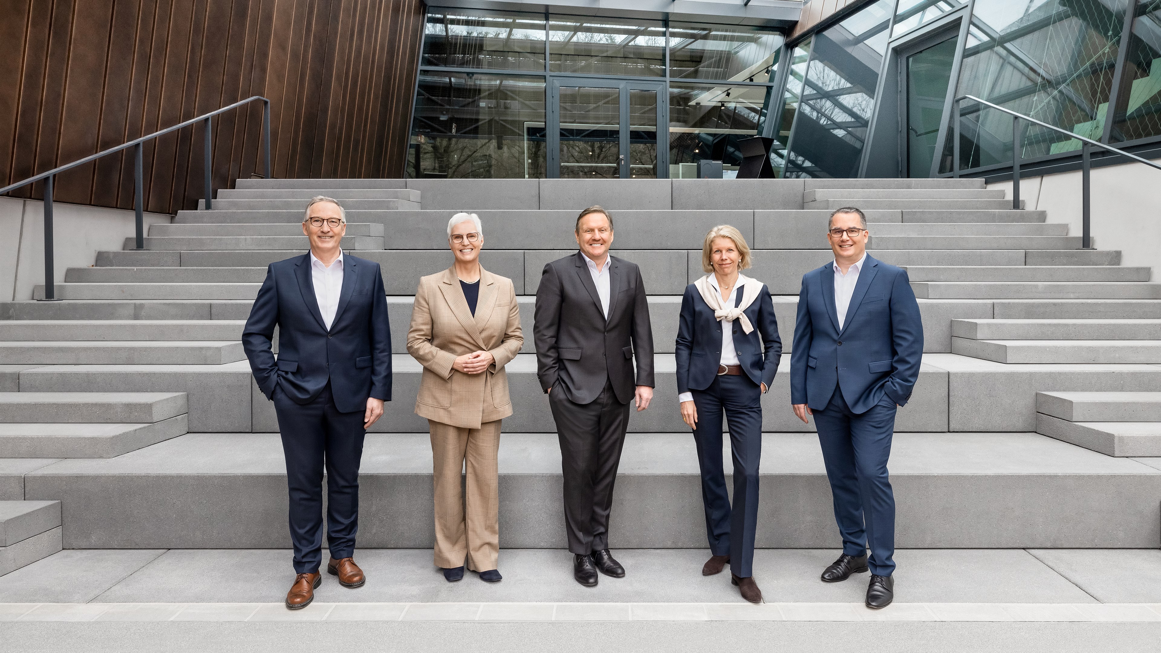 Der Vorstand der Stihl-Gruppe (von links): Dr. Michael Prochaska (Personal & Recht), Ingrid Jägering (Finanzen und IT), Michael Traub (Vorstandsvorsitzender, Vertrieb und Marketing), Anke Kleinschmit (Entwicklung), Martin Schwarz (Produktion & Materialwirtschaft) 