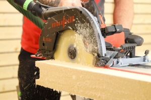  Die „DSX Mach 3“ von Hanter ist eine Hochleistungs-Trennscheibe, die für den Zuschnitt von Holzfaserdämmstoffen, Holz und Mischmaterialien konzipiert wurde 