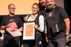  Lorelay Nova Wegner, Auszubildende zur Dachdeckerin bei der Michael Wegner GmbH in Halver (NRW), belegte in der Sonderkategorie den 3. Platz. Sie hatte in ihrer Bewerbung junge Frauen dazu ermutigt, eine Ausbildung im Handwerk zu ergreifen 