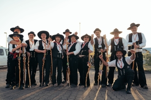  Eine kleine Gruppe aus Dachdeckerinnen und Dachdeckern, Zimmerern und Spenglern, die einmal im Jahr gemeinsam auf einem der Jakobswege in Spanien wandert, war ebenfalls auf der Veranstaltung zu Gast 