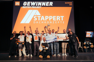  In der Kategorie „Bestes Projekt“ erzielte die Firma Stappert Dachkonzepte aus Meschede den ersten Platz. Ausgezeichnet wurde der Betrieb für die energetische Sanierung eines Doppelpultdaches mit Stehfalzeindeckung an Dach und Fassade 