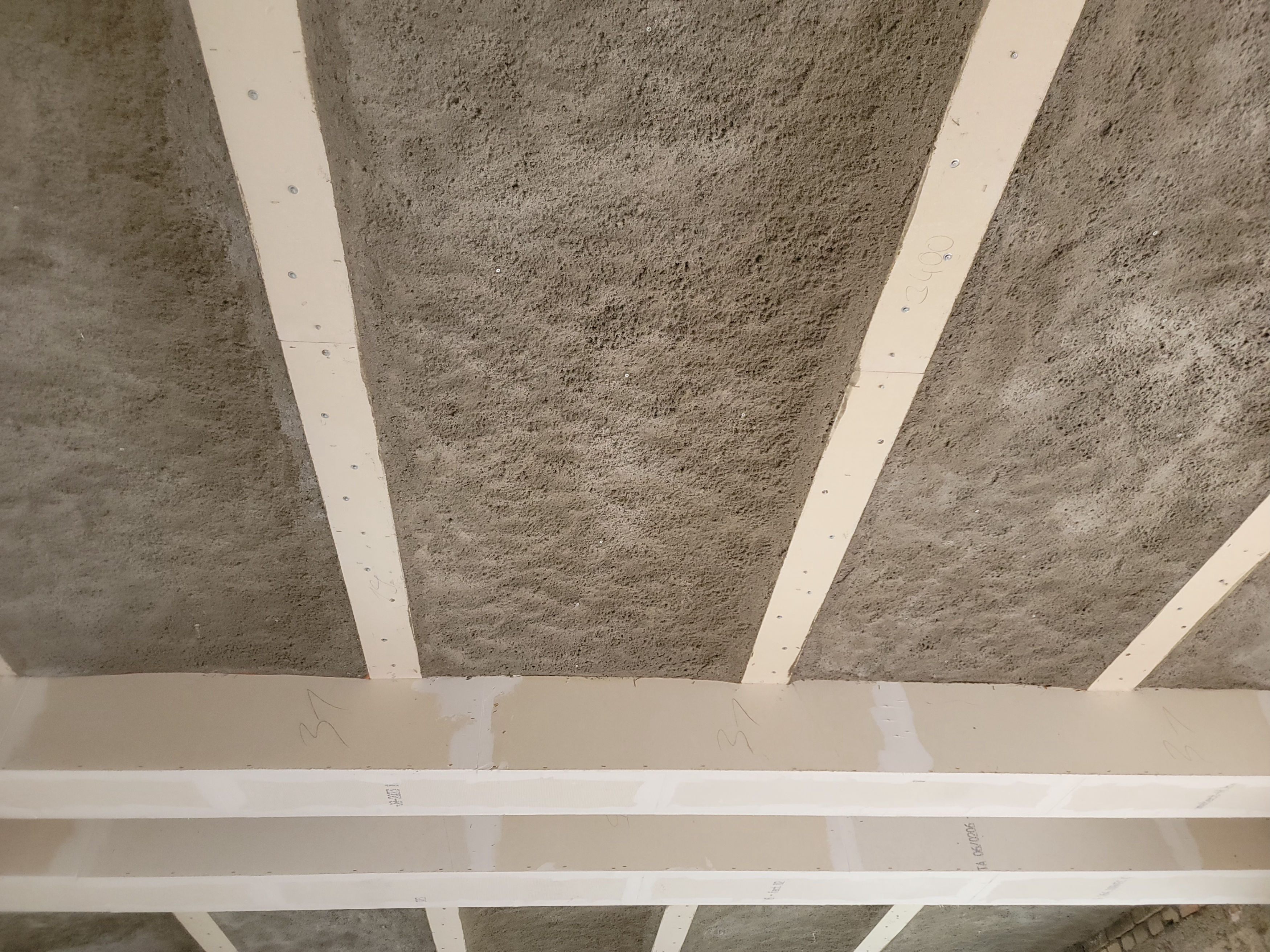 170 Quadratmeter Deckenfläche instandgesetzt mit dem System „StoConcrete Repair Prime TS 136“ – speziell entwickelt für niedermodulige Untergrundbetone der Altbetonklasse A3