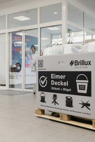 Auch in den Niederlassungen erfreut sich der Brillux Kreislauf großer Beliebtheit bei Betrieben. Restent-leerte Eimer können sie einfach dort abgeben, wenn sie vor Ort sind