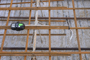  Die Überwachung der Temperatur des verbauten Betons auf der Baustelle erfolgte über digitale Sensoren. Damit kann der perfekte Zeitpunkt zum Ausschalen oder Glätten von Oberflächen bestimmt werden.   