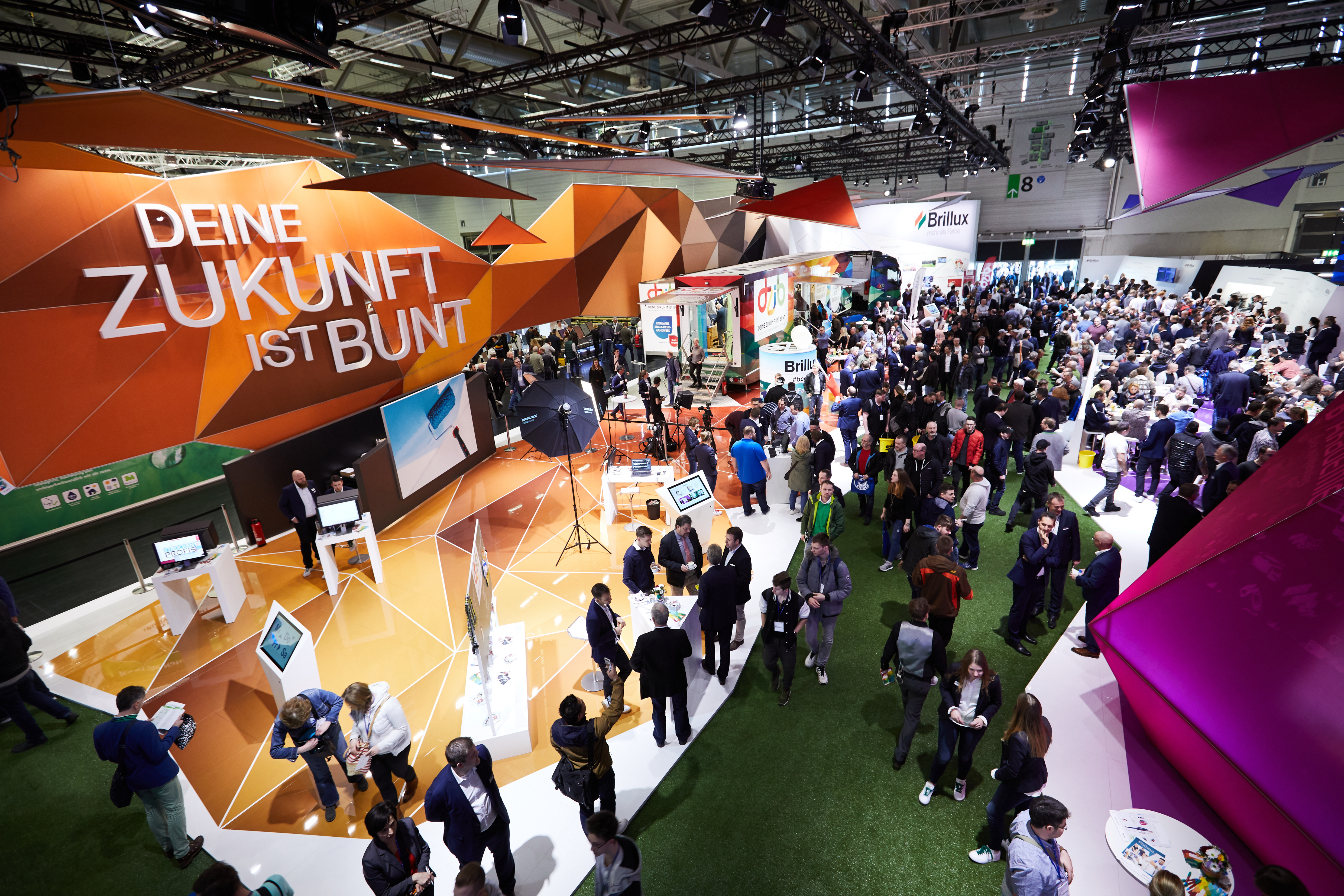 Auf der Fachmesse FAF 2019 in Köln legte „Deine Zu-kunft ist bunt“ den Fokus komplett auf die Nachwuchsge-winnung im Handwerk und stieß damit auf große Begeis-terung