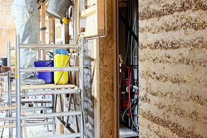  Der obere Abschluss ist eine handwerkliche Herausforderung. Hier wurden Steine vorverdichtet und eingebaut 