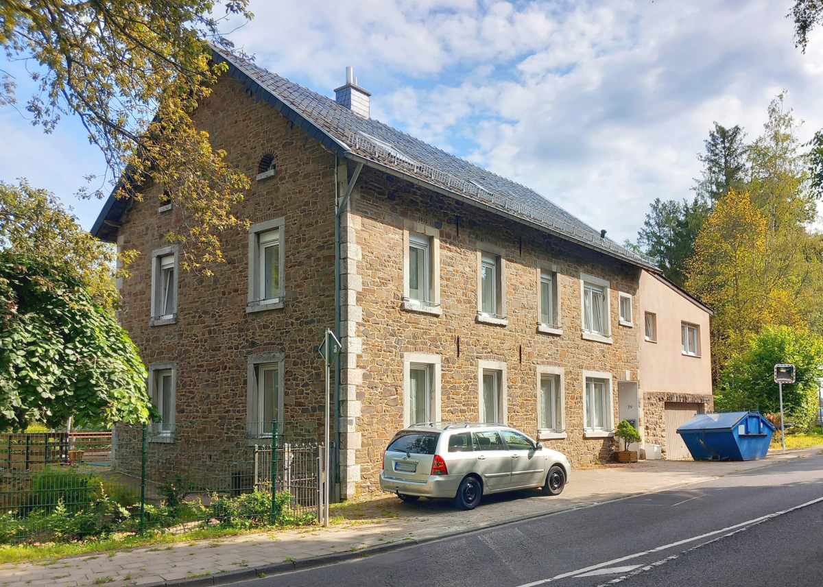 Nach der Ahrtalflut musste das denkmalgeschützte Bruchsteinhaus komplett entkernt, saniert und gedämmt werden
