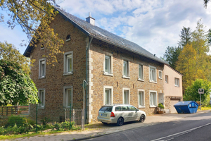  Nach der Ahrtalflut musste das denkmalgeschützte Bruchsteinhaus komplett entkernt, saniert und gedämmt werden 