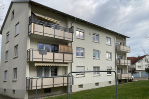  Die Gartenseite des Mehrfamilienhauses in Bad Saulgau vor der energetischen Sanierung 