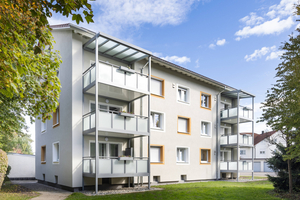  Die Gartenseite nach Abschluss der Sanierungsarbeiten mit neuen Balkonen 