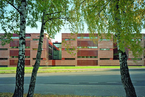  Bild auf gegenüberliegender Seite oben: Der dritte Preis ging an die Architekten Tuomo Siitonen und Esko Valkama für das IT-Haus in Espoo (Finnland) 