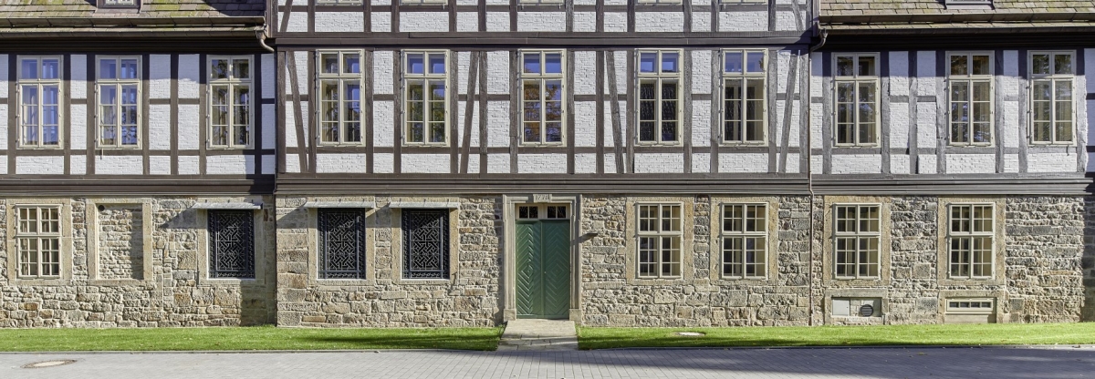 Bei allen Maßnahmen stand der Erhalt der historischen Bausubstanz des Klosters Loccum im Vordergrund. Das galt auch für die 281 Fenster und 11 Außentüren