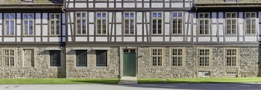 Bei allen Ma?nahmen stand der Erhalt der historischen Bausubstanz des Klosters Loccum im Vordergrund. Das galt auch f?r die 281 Fenster und 11 Au?ent?ren