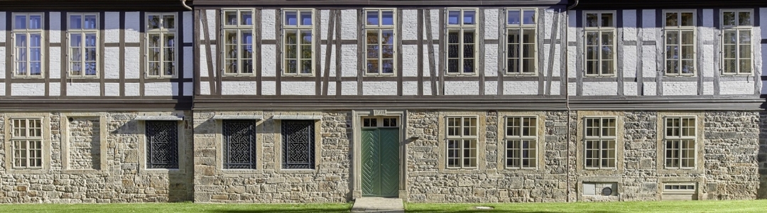 Bei allen Maßnahmen stand der Erhalt der historischen Bausubstanz des Klosters Loccum im Vordergrund. Das galt auch für die 281 Fenster und 11 Außentüren
