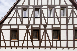  Tropfhemmung, lange Offenzeit und schnelle Trocknungszeit: Dank der Eigenschaften der Holzlasur „TopGuard“ verlief die Renovierung sehr effizient 