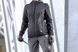  Mit aktiv wärmenden Bekleidungsteilen, wie der Heiz-Hybrid-Kapuzenstrickjacke „e.s.trail“ für Damen, hat Strauss eine Möglichkeit geschaffen, sich im Winter auszurüsten 