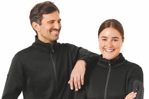  Viele der mehrlagig aufgebauten Kollektionsteile von FHB sind unisex tragbar und so geschnitten, dass sie im Schichtprinzip optimal funktionieren – etwa wie die als Midlayer einsetzbaren, körpernah getragenen Strick-Fleecejacken 