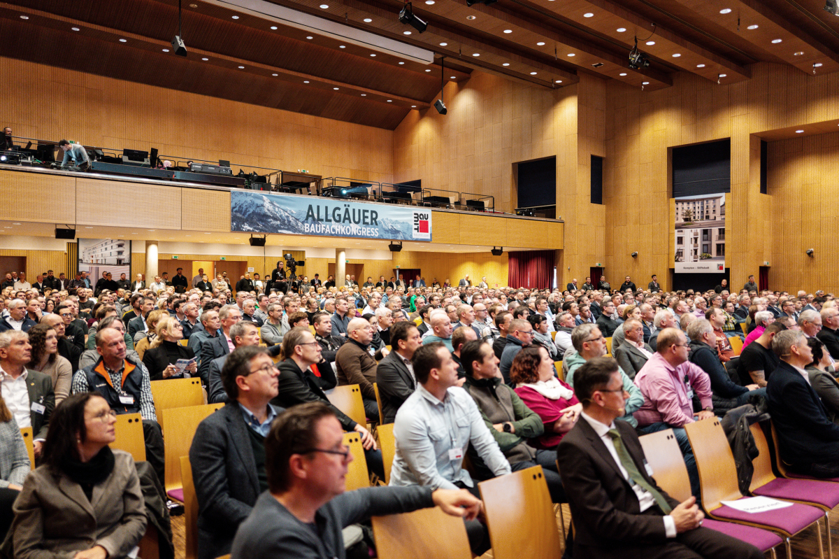 Reges Interesse an den Themen des Allgäuer Baufachkongresses im großen Vortragssaal