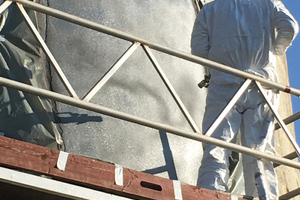  Eine entsprechende Schutzausrüstung war für die Handwerkerinnen und Handwerker dabei nötig  