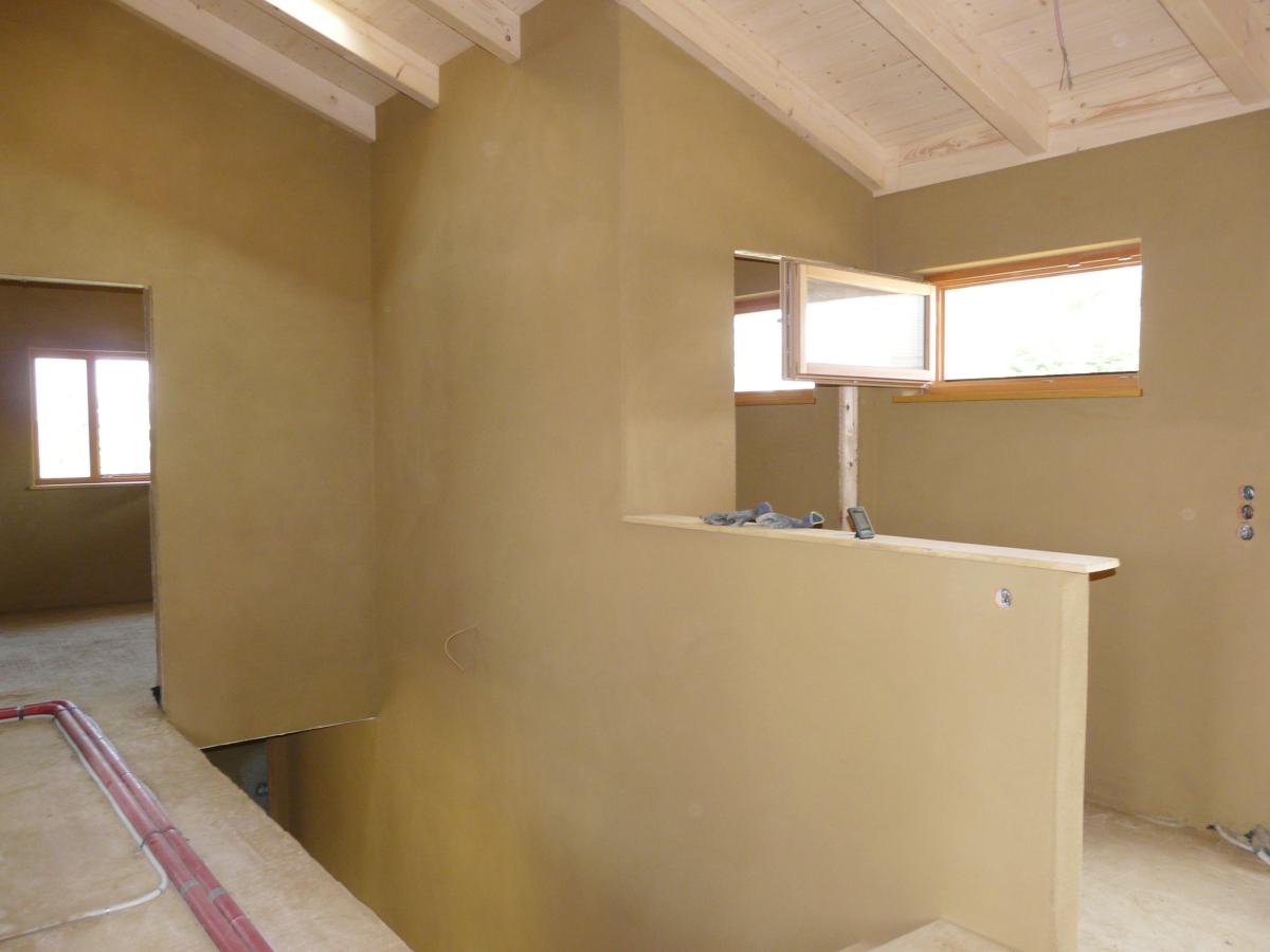 Der Lehmfeinputz ist ausgetrocknet und bereit für den nachfolgenden Anstrich