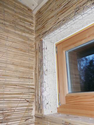 Schilfstuckatur als Putzträger auf sägerauer Holzschalung