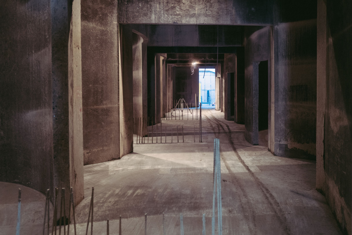 Um die künftigen Hotelzimmer zu erschließen, wurden die Betonröhren der Silos auch innen aufgeschnitten