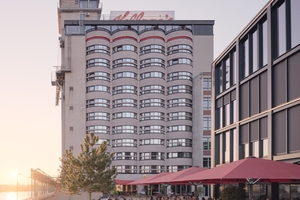  Für die neue Nutzung als Hotel schnitten die Handwerkerinnen und Handwerker Fensterbänder in die Betonröhren des Kellogg’s Getreidesilos hinein 