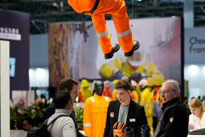   Abstürze gehören zu den häufigsten Unfallarten auf Baustelle. Entsprechende Sicherheitskonzepte zeigt die A+A in Düsseldorf  
