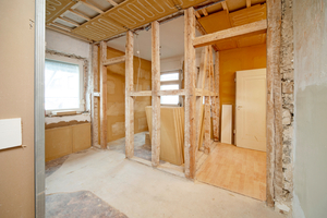  Alte Balken, Bodenbeläge und Türen wurden aufgefrischt beziehungsweise mit Naturöl neu versiegelt 