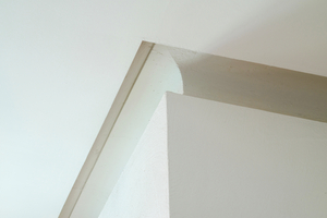  Detail im Übergang der Wand zur Decke 