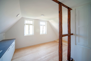  Dank Deckenstrahlungsheizung finden sich nirgends störende Radiatoren 