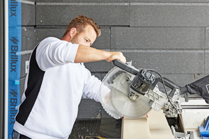  Die vorgefertigten Fassadenprofile lassen sich flexi-bel mit der Kappsäge zuschneiden 