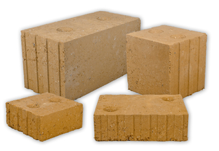 Formgepresste Lehmsteine (4-16DF)