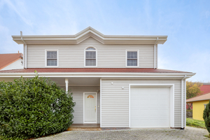  Fassaden: „Lignodur SolvoGuard 885“ erhält die natürliche Holzstruktur. Die Alkydharz-Holzfarbe ist leicht zu verarbeiten und in Protect-Qualität erhältlich 