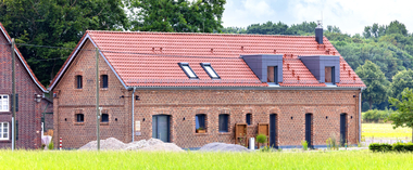 Auf der Landwirtschaftlichen Hofstelle ?Schulte im Busch? in Olfen bei Coesfeld ist aus einem lange ungenutzten Stall- und Speichergebäude nun neuer Wohnraum entstanden