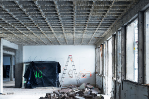  Etwa die Hälfte der 1838 Fenster wurde aufgearbeitet und musste zunächst im Gebäude gelagert und entsprechend gut geschützt werden 