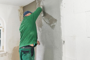  Überspachteln des Gewebes auf den Dämmplatten 