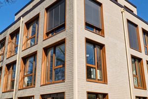  1 Kubisch stringentes Raster und viel Fensterfläche – der dreistöckige Neubau mit Penthouse in Kleve wird seiner exponierten Lage auch architektonisch gerecht  