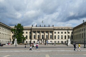  Die Fassade der Berliner Humboldt Universität nach Abschluss der Instandsetzungsarbeiten 