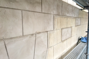  Die feinen Nutungen im oberen Bereich der Fassade sind das Ergebnis des Einsatzes einer Schlinge 